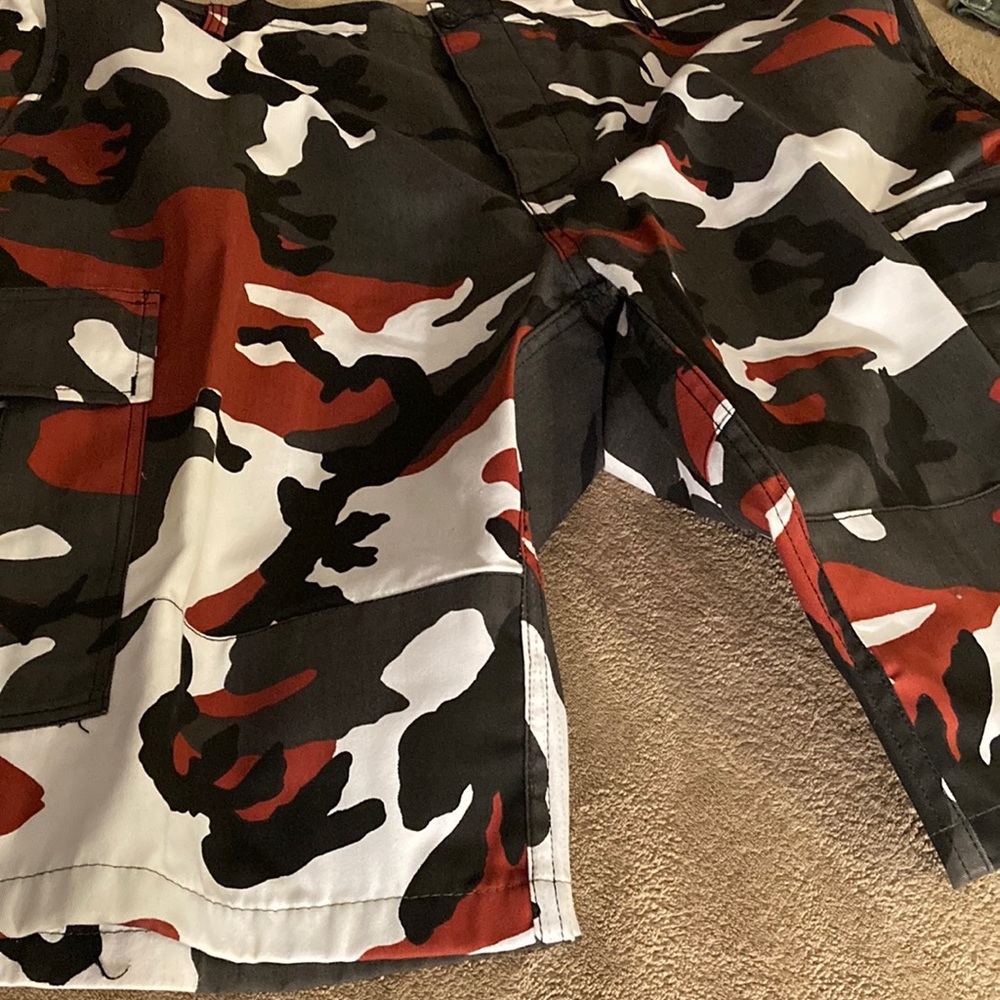 Men’s nwot camo cargo short